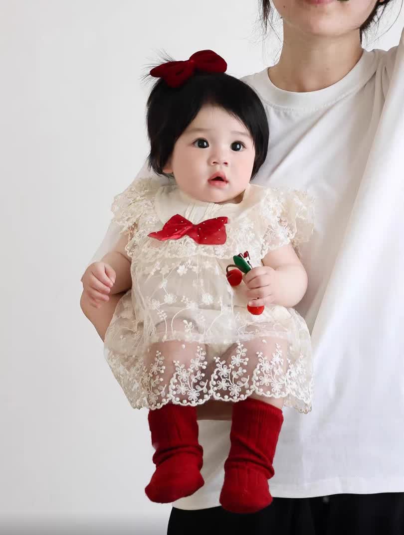 Dantail bow dress
