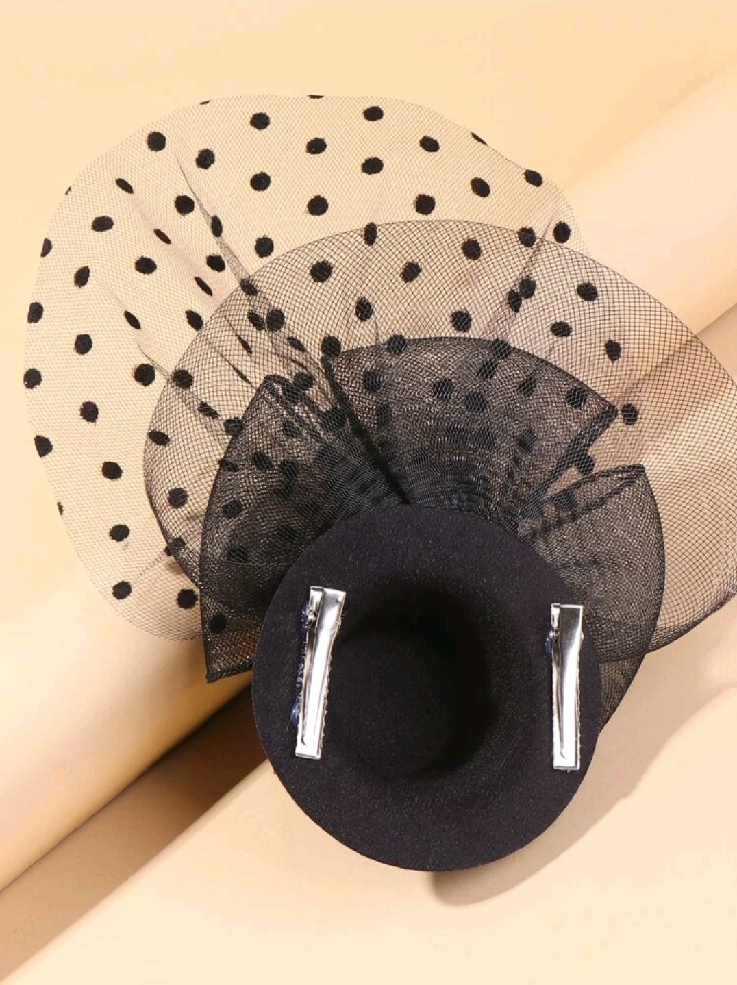 Hat mesh clip